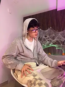 troy rouge online show from October 18, 2025, 6:54 pm