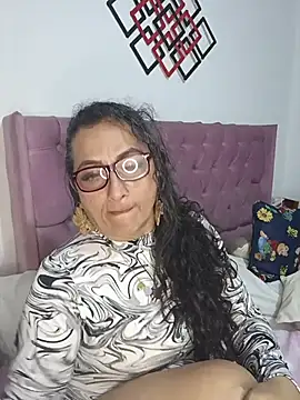 Snapshot of AlessandraLeroy chatting on February 6, 2026, 2:40 am AlessandraLeroy online show from February 6, 2026, 2:40 am