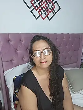 AlessandraLeroy online show from November 11, 2025, 2:39 am