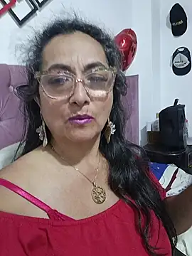 AlessandraLeroy online show from April 12, 2026, 3:32 am