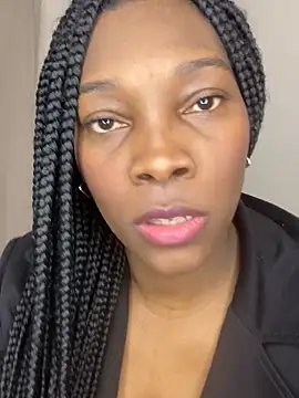 Nahomy gree online show from October 7, 2025, 6:03 am