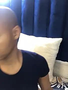 BondiBitch online show from October 27, 2025, 9:27 pm