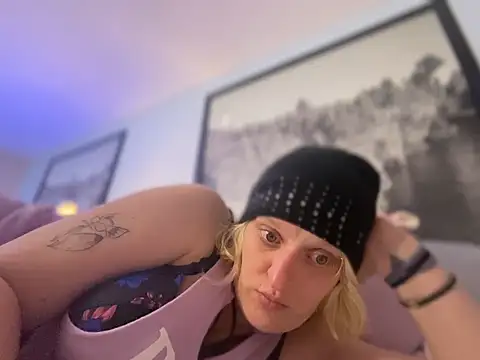 KITTYBOOBOOFUXX online show from April 13, 2026, 8:18 am