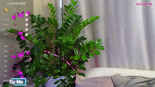 AmeliRoyse online show from October 7, 2025, 5:14 pm