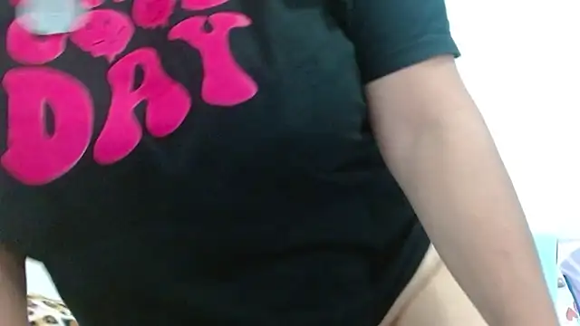 Snapshot of Milena_Foox chatting on December 3, 2025, 6:03 am Milena Foox online show from December 3, 2025, 6:03 am