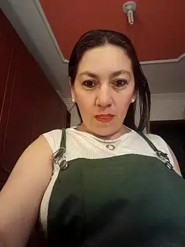 Luna-nevada online show from October 15, 2025, 2:47 pm