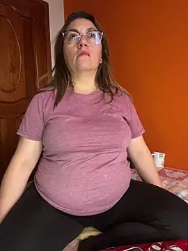 Luna-nevada online show from April 5, 2026, 9:21 pm