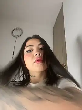 Snapshot of Mia_cullen_ chatting on October 9, 2025, 12:00 am Mia cullen online show from October 9, 2025, 12:00 am