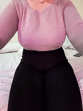 Snapshot of queen_belisima1 chatting on December 19, 2025, 11:18 pm queen belisima1 online show from December 19, 2025, 11:18 pm