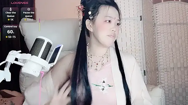 Cocobee online show from October 19, 2025, 4:21 pm