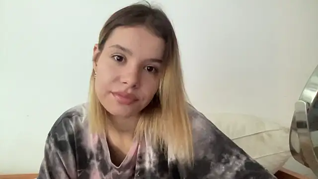 Kiki 18feet online show from March 7, 2025, 7:49 pm