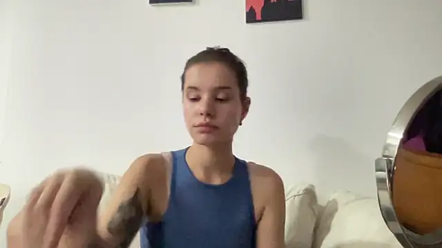 Kiki 18feet online show from March 7, 2025, 5:29 am