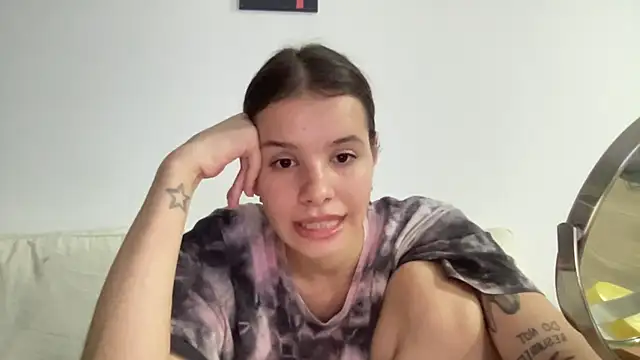 Kiki 18feet online show from March 8, 2025, 4:12 am