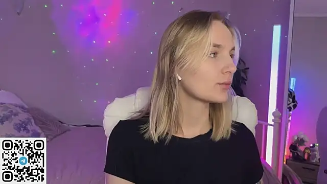 Snapshot of _Vikky_Moon_ chatting on July 1, 2026, 12:33 am Vikky Moon online show from July 1, 2026, 12:33 am