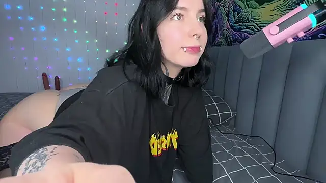 Snapshot of yourvodka chatting on December 15, 2025, 1:22 am yourvodka online show from December 15, 2025, 1:22 am