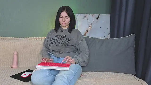 Charlotte Woods online show from September 25, 2025, 4:18 am
