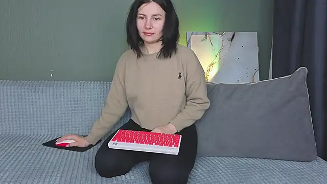 Charlotte Woods online show from September 22, 2025, 4:18 am