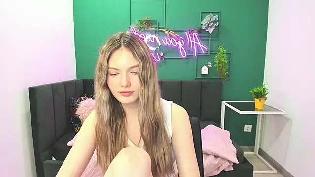 EvelineAmore online show from June 3, 2026, 8:48 am