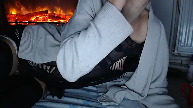 Snapshot of ElssaRush chatting on October 8, 2025, 11:16 pm ElssaRush online show from October 8, 2025, 11:16 pm