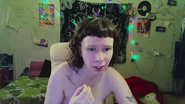 Snapshot of Lil_foxxx chatting on June 15, 2026, 5:12 pm Lil foxxx online show from June 15, 2026, 5:12 pm