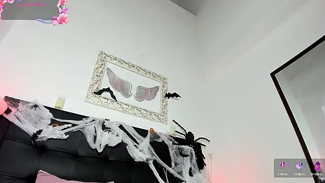 Snapshot of Lola_Blondie chatting on October 9, 2025, 12:17 pm Lola Blondie online show from October 9, 2025, 12:17 pm