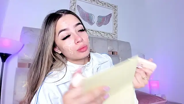 Snapshot of Lola_Blondie chatting on December 1, 2025, 12:28 pm Lola Blondie online show from December 1, 2025, 12:28 pm