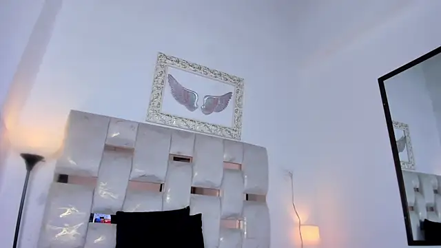 Snapshot of Lola_Blondie chatting on November 18, 2025, 12:19 pm Lola Blondie online show from November 18, 2025, 12:19 pm