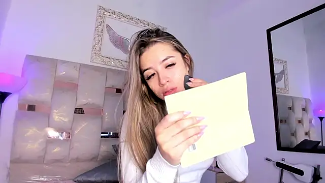 Lola Blondie online show from December 5, 2025, 12:26 pm