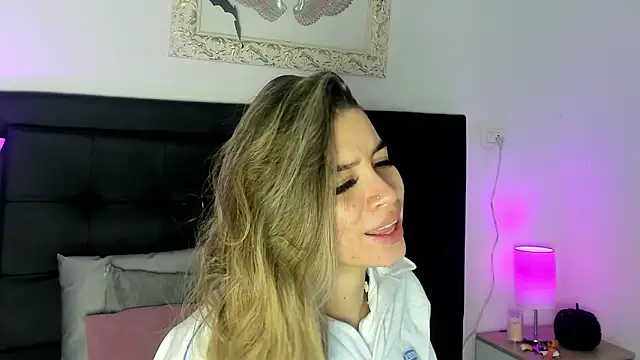 Snapshot of Lola_Blondie chatting on October 28, 2025, 12:26 pm Lola Blondie online show from October 28, 2025, 12:26 pm