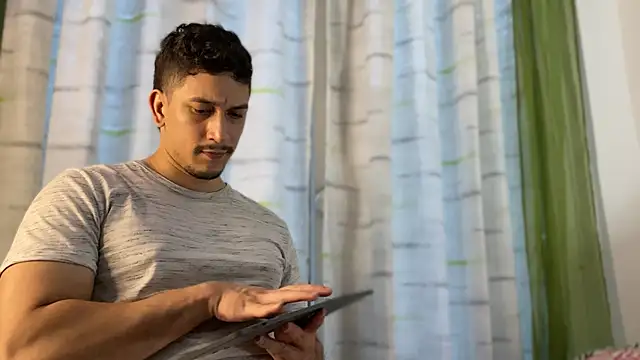 chicoinhibido online show from February 25, 2026, 11:15 pm