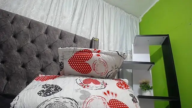 Snapshot of ANA-BULLOCK- chatting on December 16, 2025, 12:09 pm ANA-BULLOCK- online show from December 16, 2025, 12:09 pm