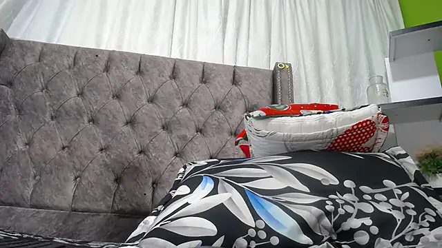 Snapshot of ANA-BULLOCK- chatting on December 21, 2025, 12:07 pm ANA-BULLOCK- online show from December 21, 2025, 12:07 pm