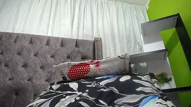 Snapshot of ANA-BULLOCK- chatting on December 19, 2025, 11:56 am ANA-BULLOCK- online show from December 19, 2025, 11:56 am