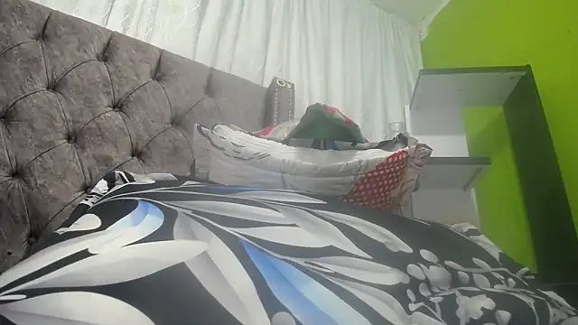 Snapshot of ANA-BULLOCK- chatting on December 17, 2025, 11:59 am ANA-BULLOCK- online show from December 17, 2025, 11:59 am