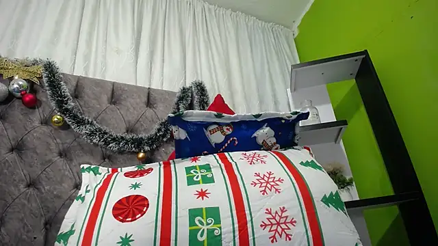 Snapshot of ANA-BULLOCK- chatting on December 22, 2025, 12:05 pm ANA-BULLOCK- online show from December 22, 2025, 12:05 pm