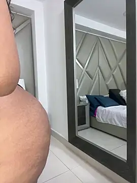 AlesiaCooper online show from December 21, 2025, 12:07 pm