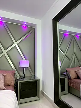 AlesiaCooper online show from November 19, 2025, 8:20 pm