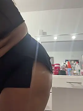 Snapshot of AlesiaCooper chatting on June 17, 2026, 2:55 am AlesiaCooper online show from June 17, 2026, 2:55 am