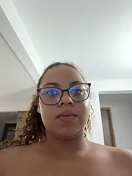 Snapshot of AlesiaCooper chatting on July 5, 2026, 5:47 am AlesiaCooper online show from July 5, 2026, 5:47 am
