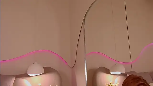 MiraBliss online show from February 8, 2026, 7:55 pm