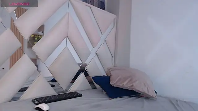 willow smitt online show from March 11, 2026, 12:54 pm