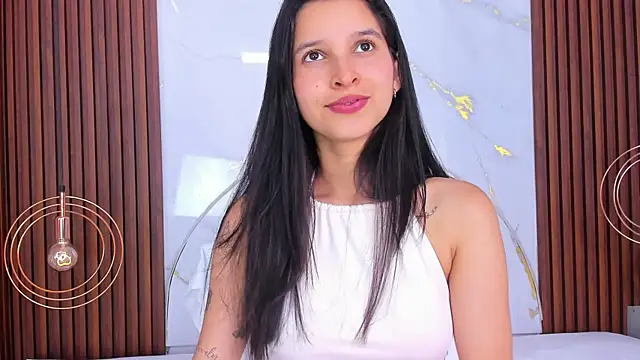 lucianasmith  online show from May 29, 2026, 8:04 pm