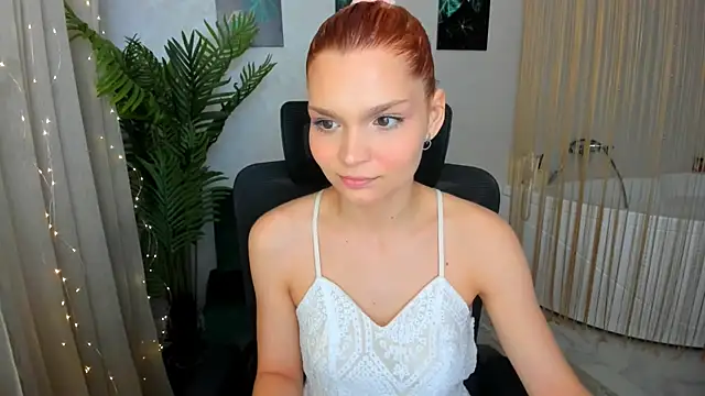 Snapshot of YourSweetMiley chatting on March 22, 2025, 10:49 am YourSweetMiley online show from March 22, 2025, 10:49 am