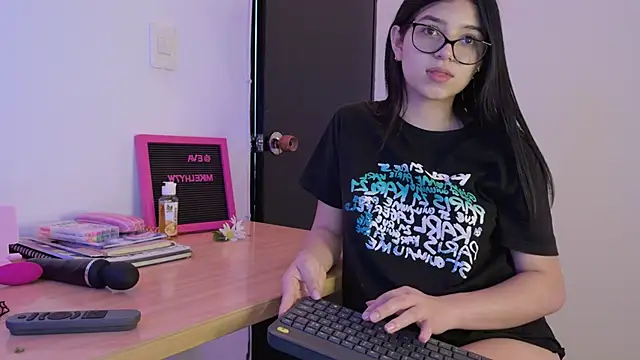 eva sin18 online show from March 13, 2025, 2:44 pm