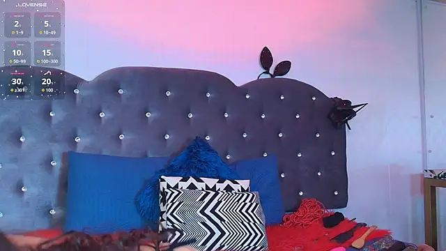 Lia Valmont online show from December 20, 2025, 12:52 pm