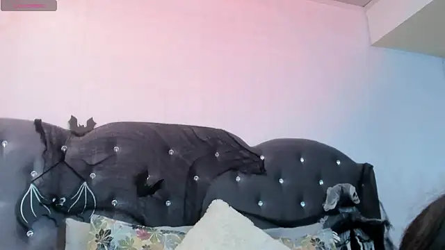 Snapshot of Lia_Valmont chatting on October 28, 2025, 2:49 pm Lia Valmont online show from October 28, 2025, 2:49 pm