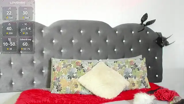 Snapshot of Lia_Valmont chatting on November 6, 2025, 2:10 pm Lia Valmont online show from November 6, 2025, 2:10 pm