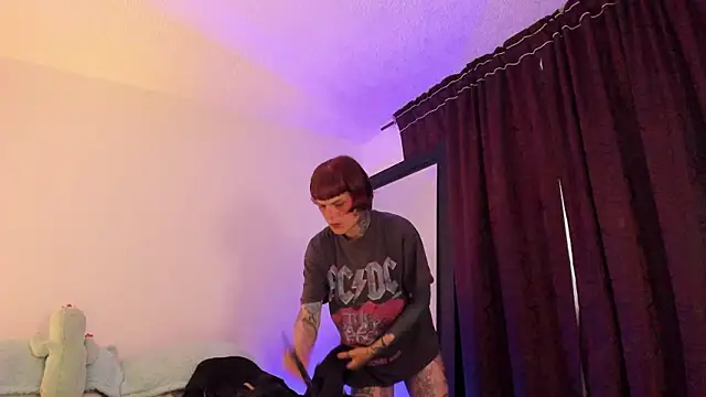 Alessamoth online show from February 10, 2026, 8:52 pm