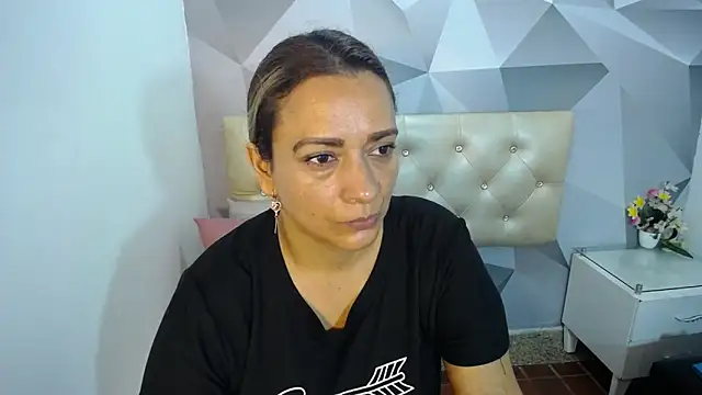 Milf-Prettyboobs online show from November 18, 2025, 10:51 am