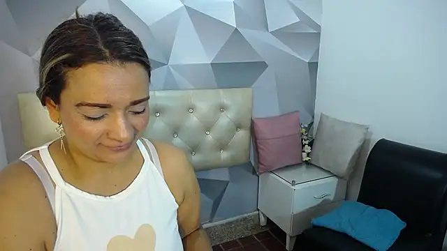 Milf-Prettyboobs online show from November 12, 2025, 10:52 am